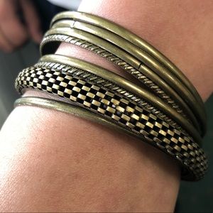 8 piece bangle set! Bronze color.